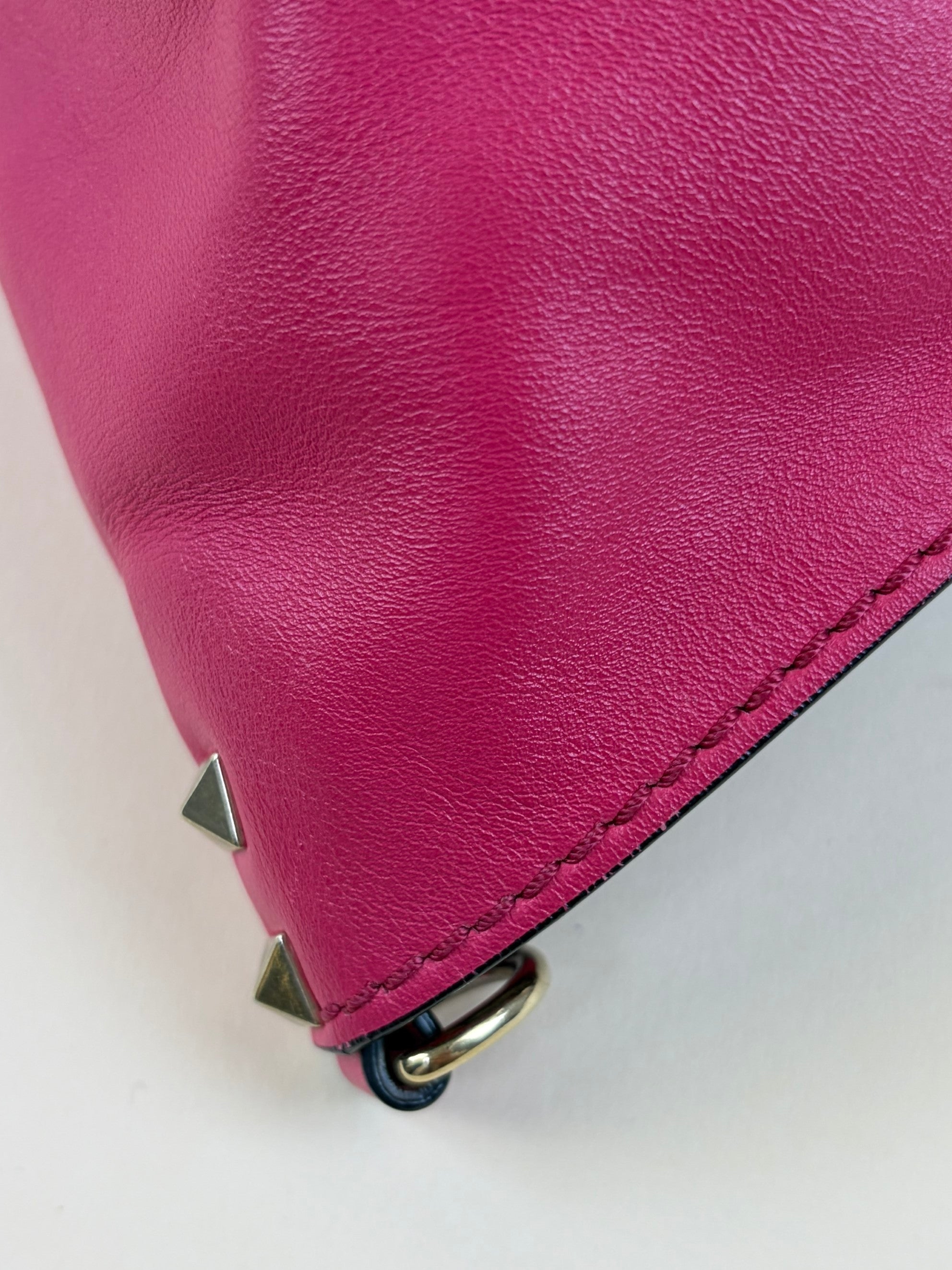 Valentino hot pink rock stud medium