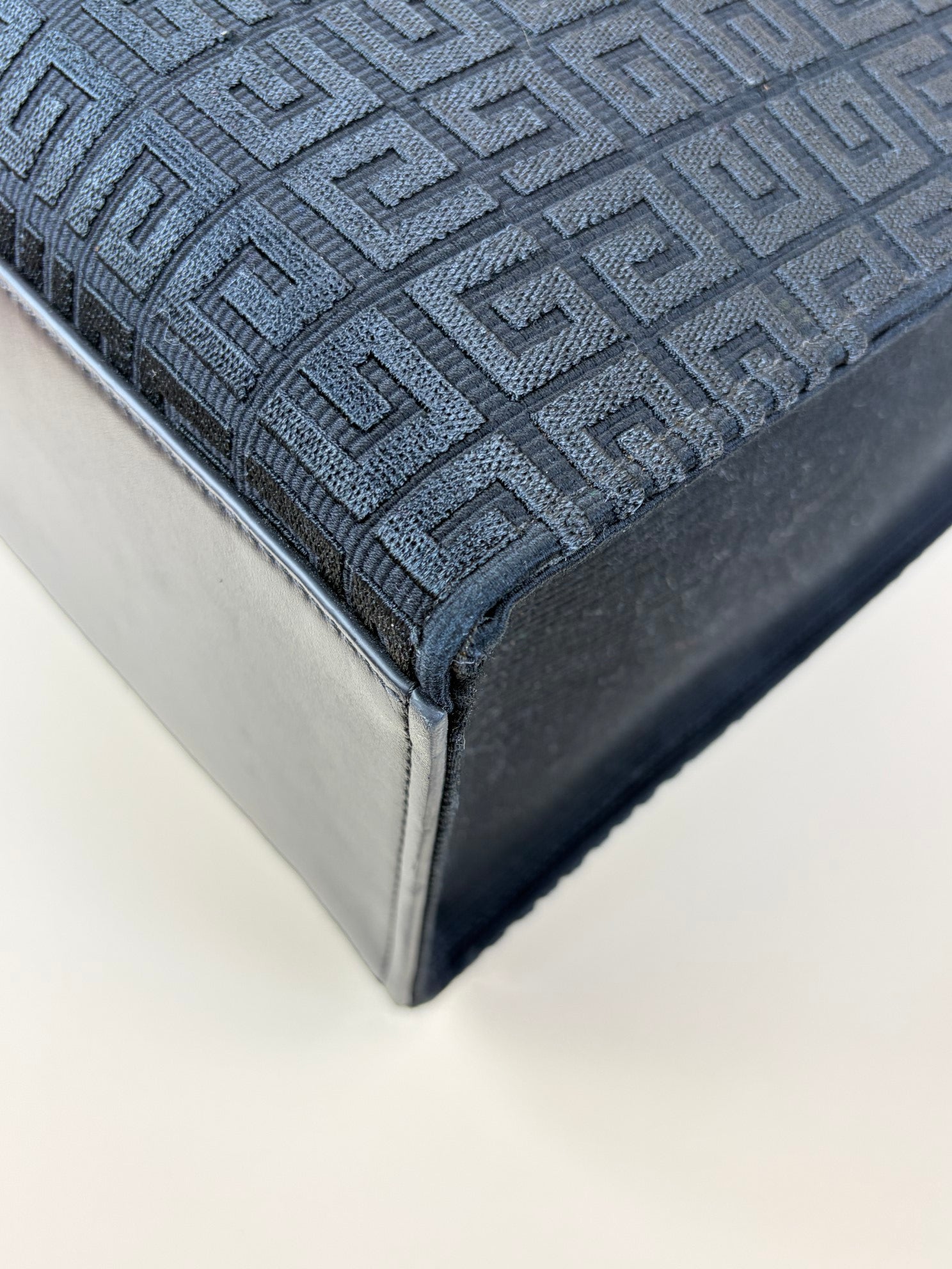 Givenchy black 4G embroidery with chain medium G-tote