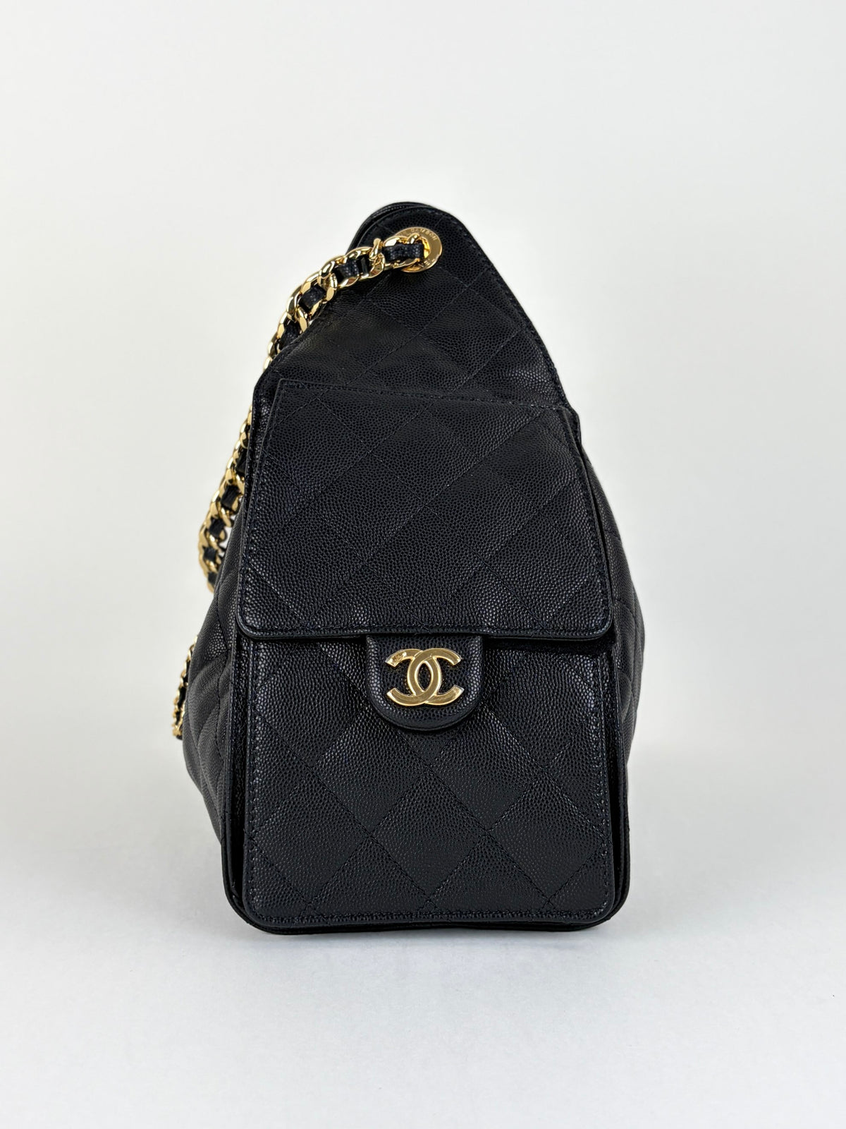 Chanel black caviar leather Chanel 25 small hand bag