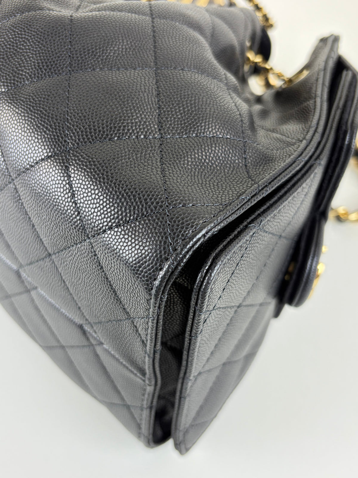 Chanel black caviar leather Chanel 25 small hand bag