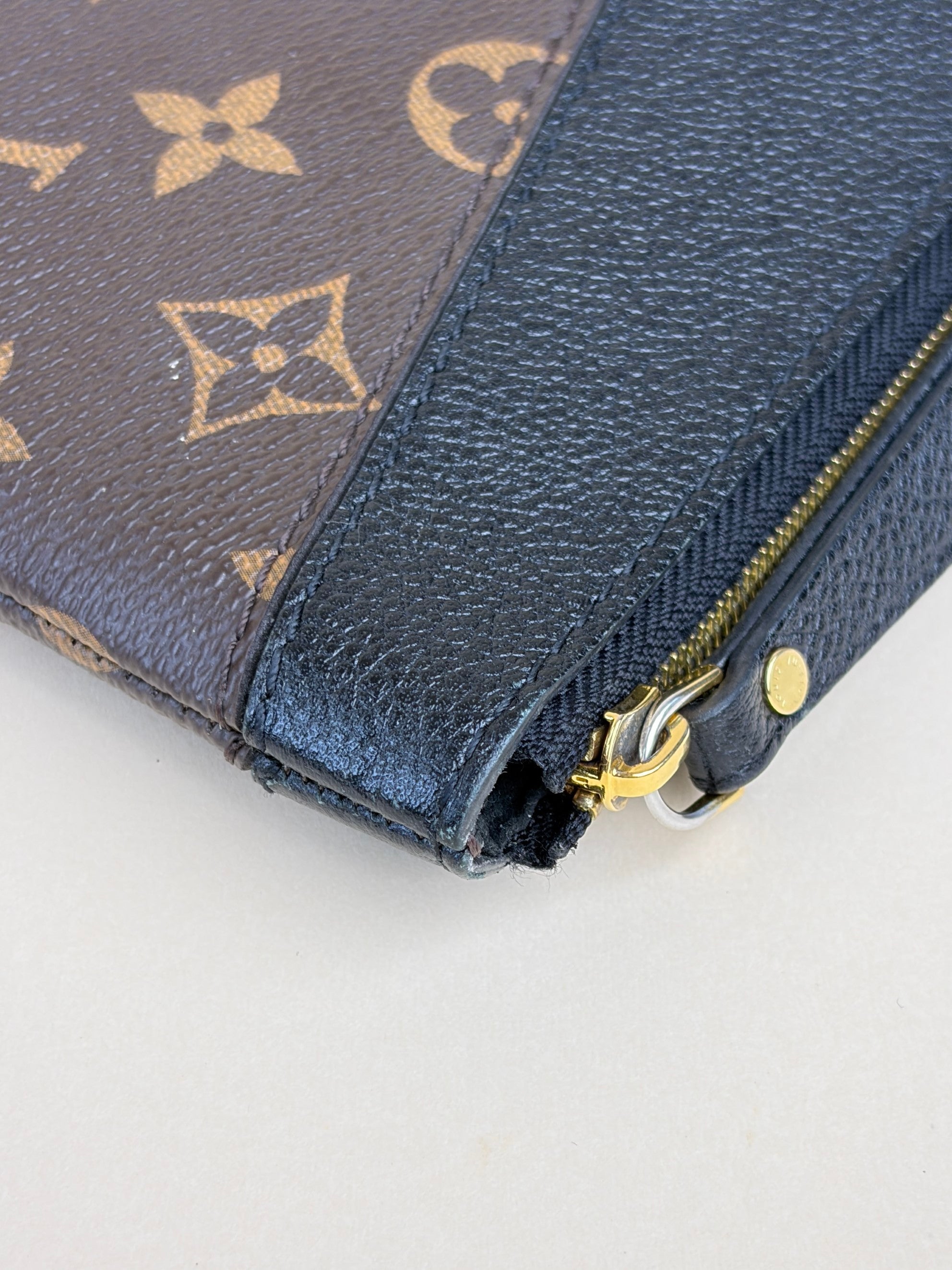 louis Vuitton black monogram daily pouch