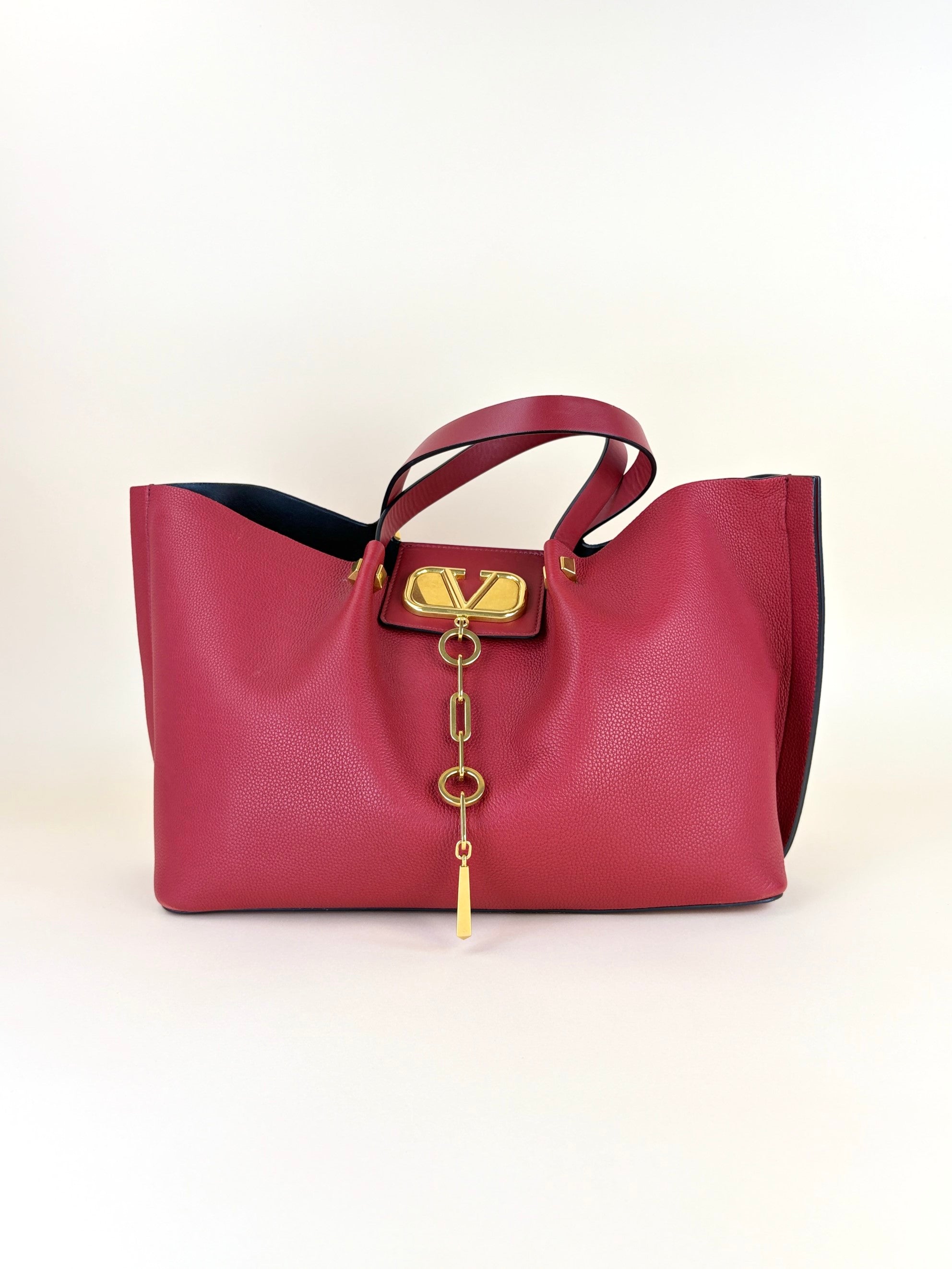 Valentino red v logo escape medium