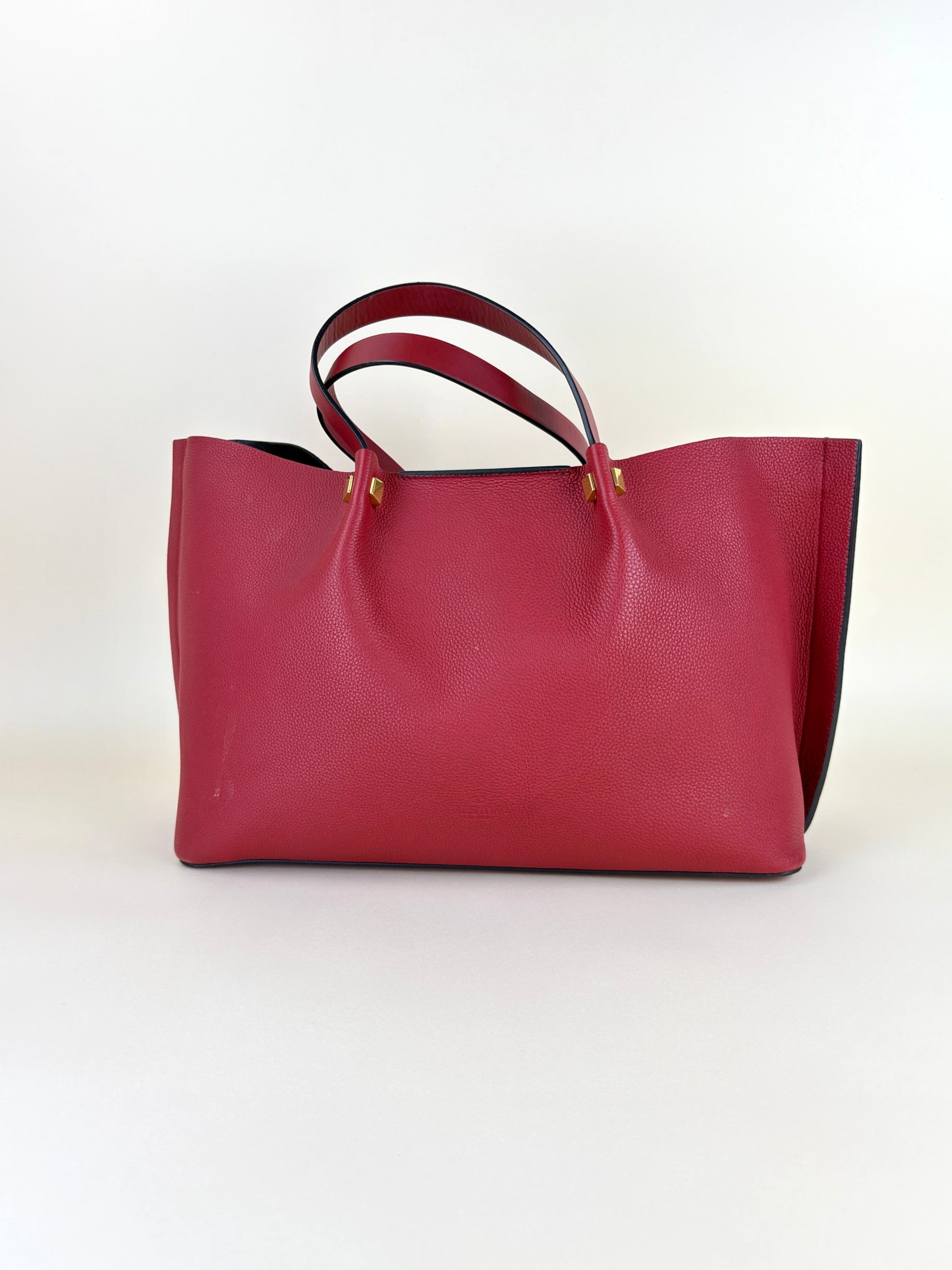 Valentino red v logo escape medium