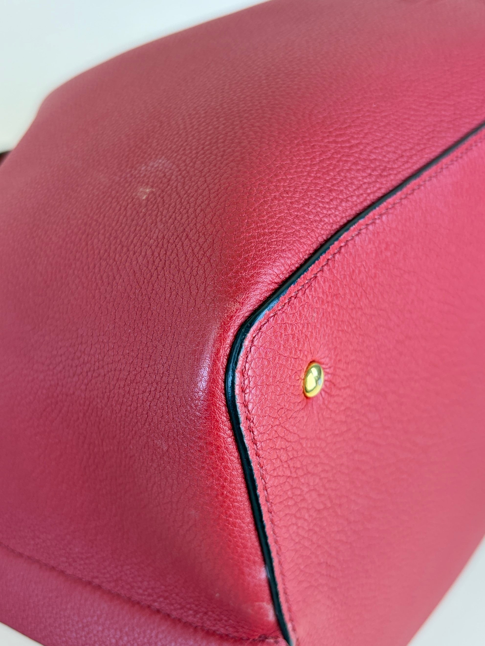 Valentino red v logo escape medium