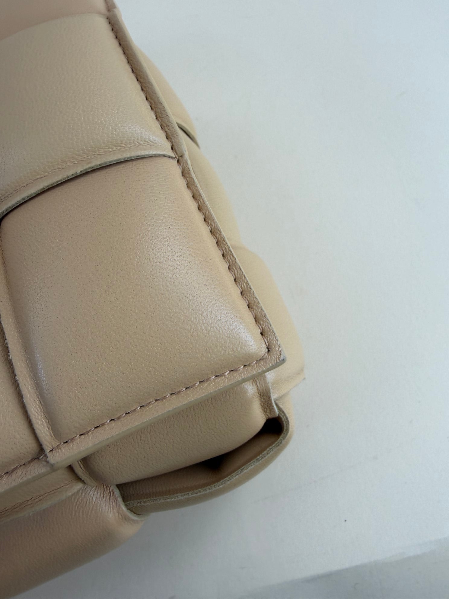 Bottega Veneta maxi intrico padded chain cassette beige