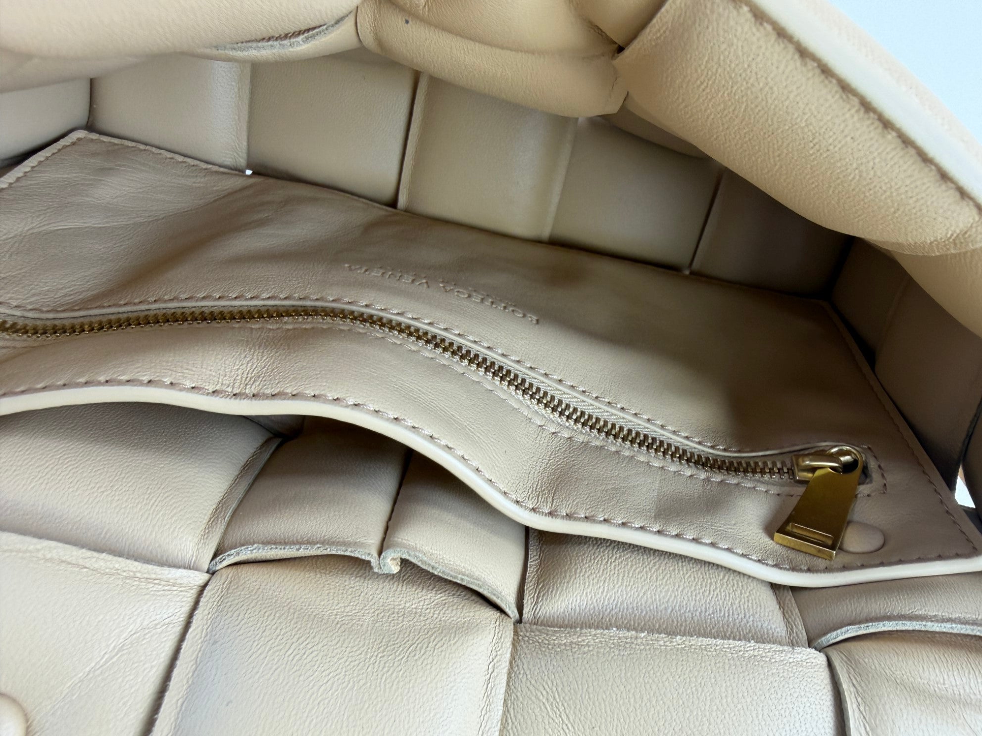 Bottega Veneta maxi intrico padded chain cassette beige