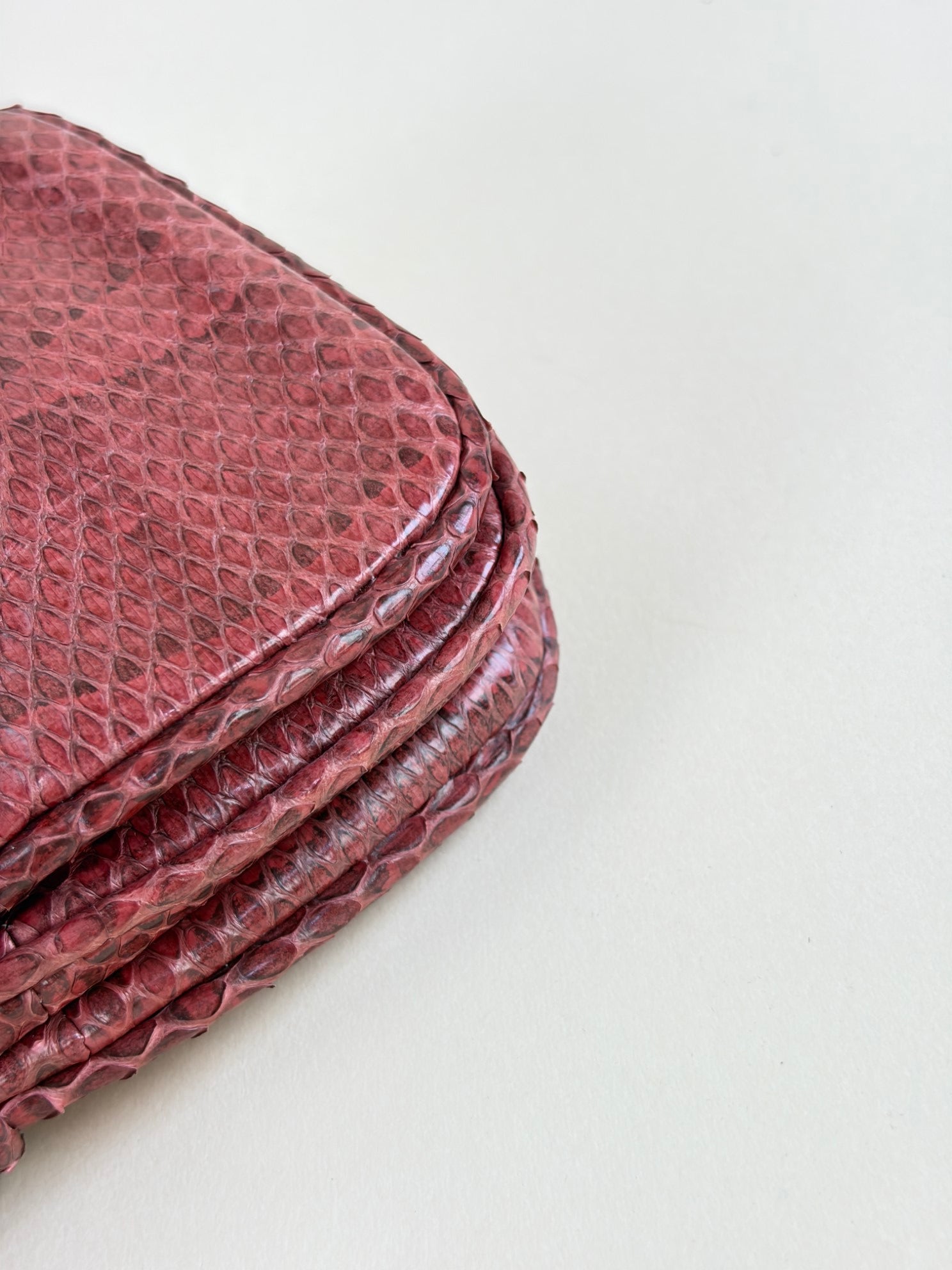 Gucci hysteria guttered red snakeskin vintage flap pouch