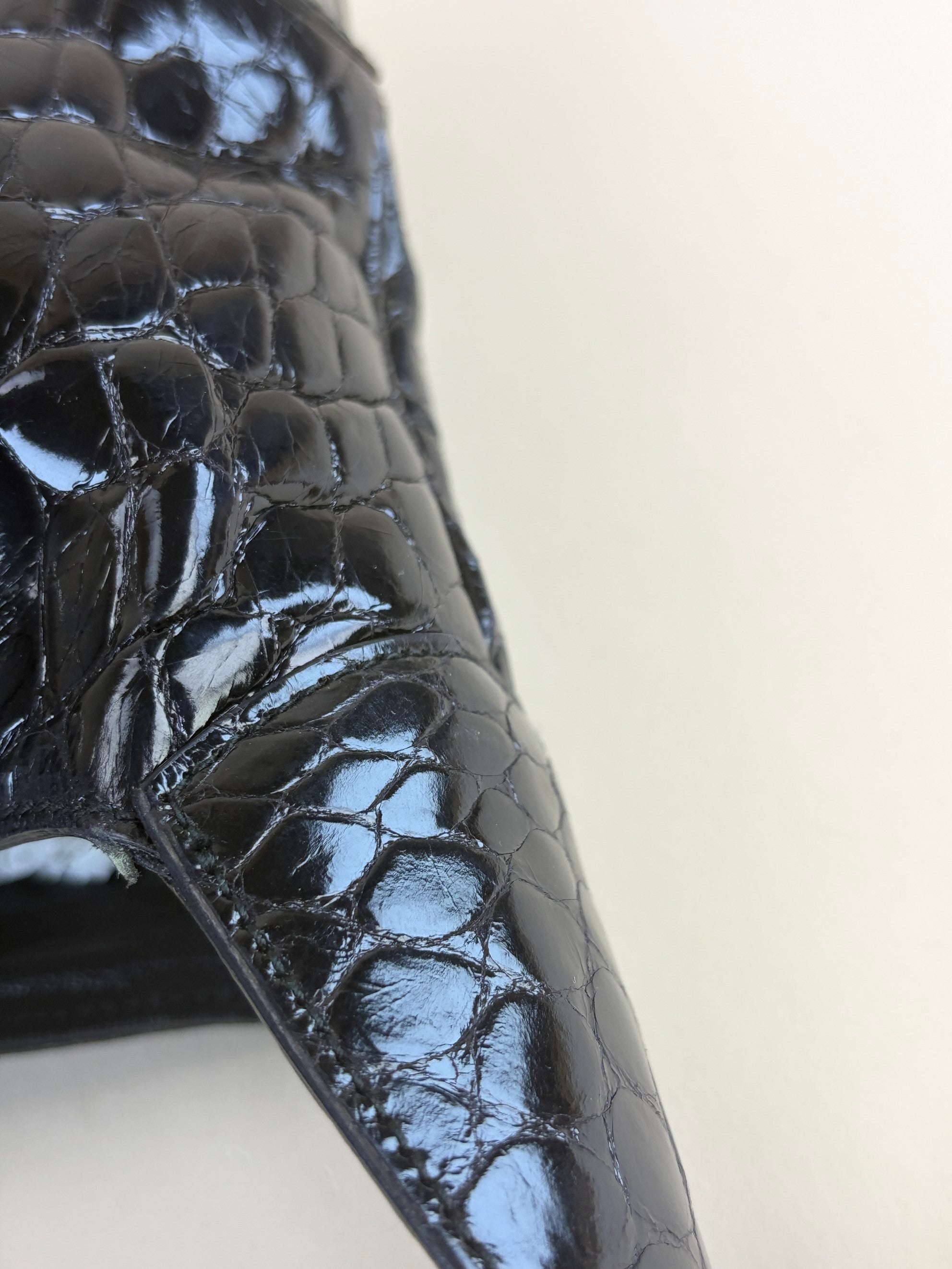 Gucci Jackie vintage with piston lock crocodile black vernis