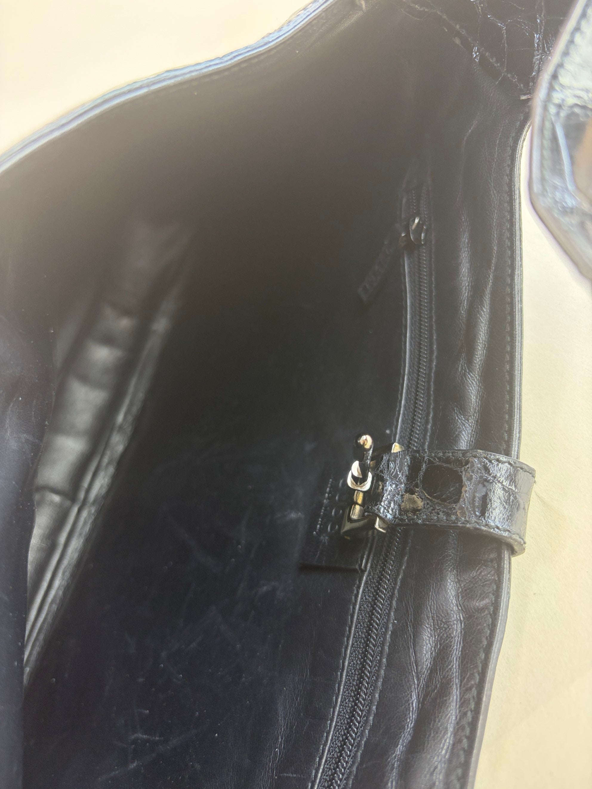 Gucci Jackie vintage with piston lock crocodile black vernis