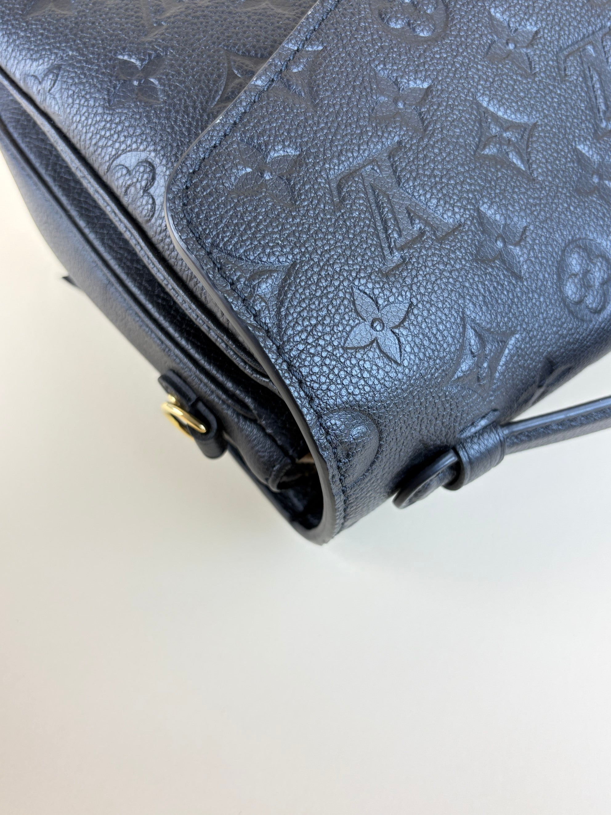 louis Vuitton black pochette Metis monogram imprinted leather
