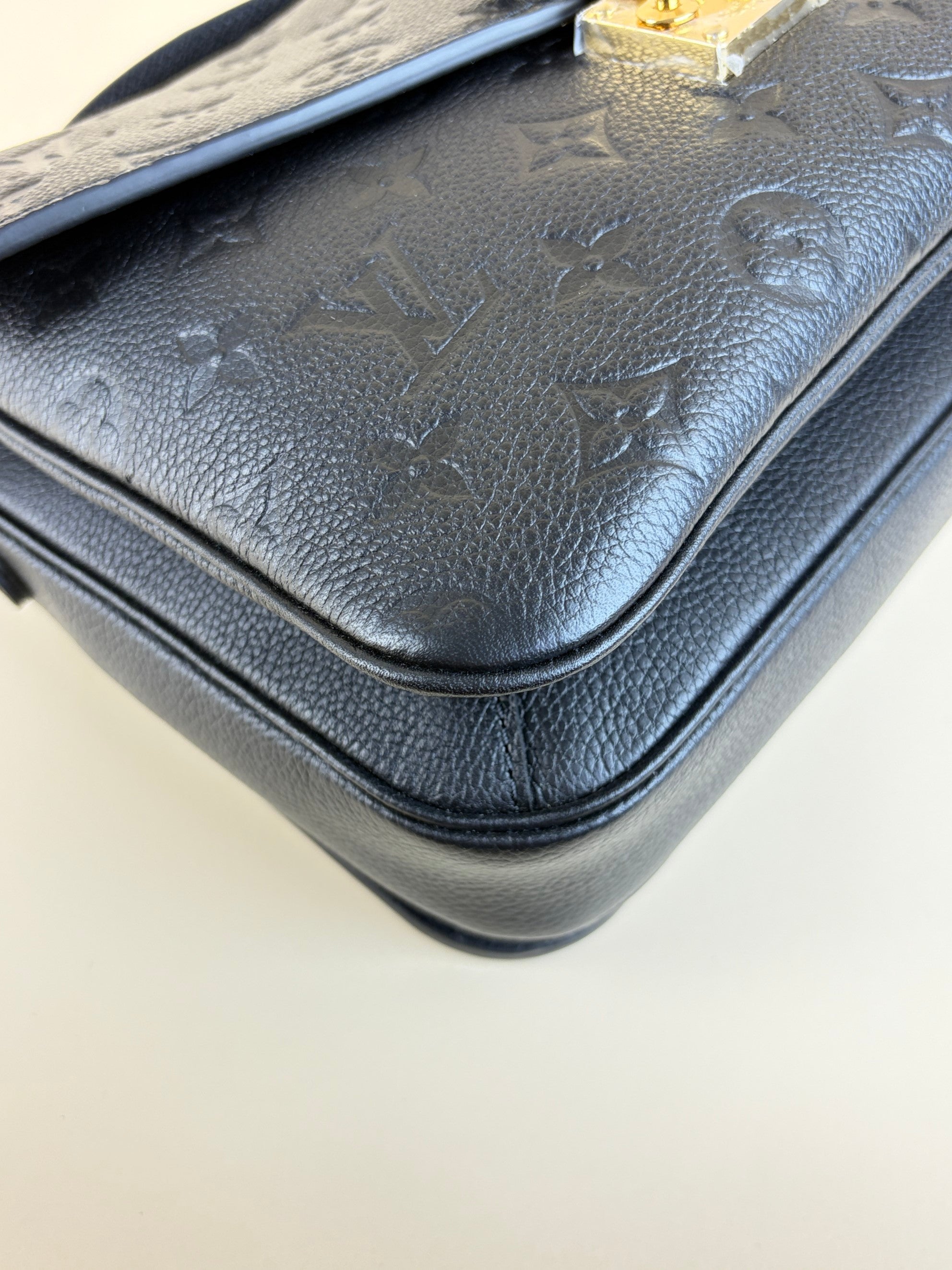 louis Vuitton black pochette Metis monogram imprinted leather