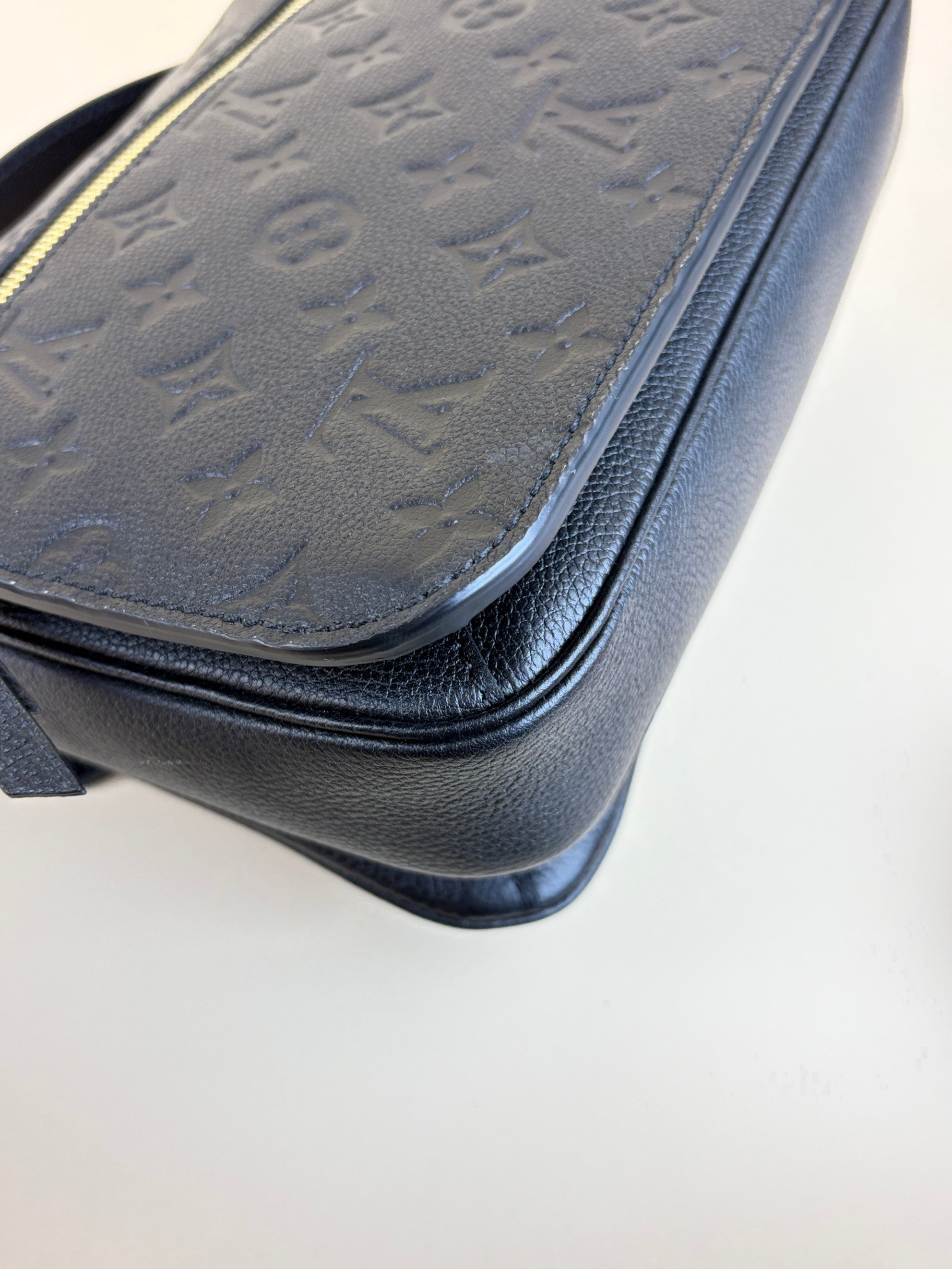 louis Vuitton black pochette Metis monogram imprinted leather