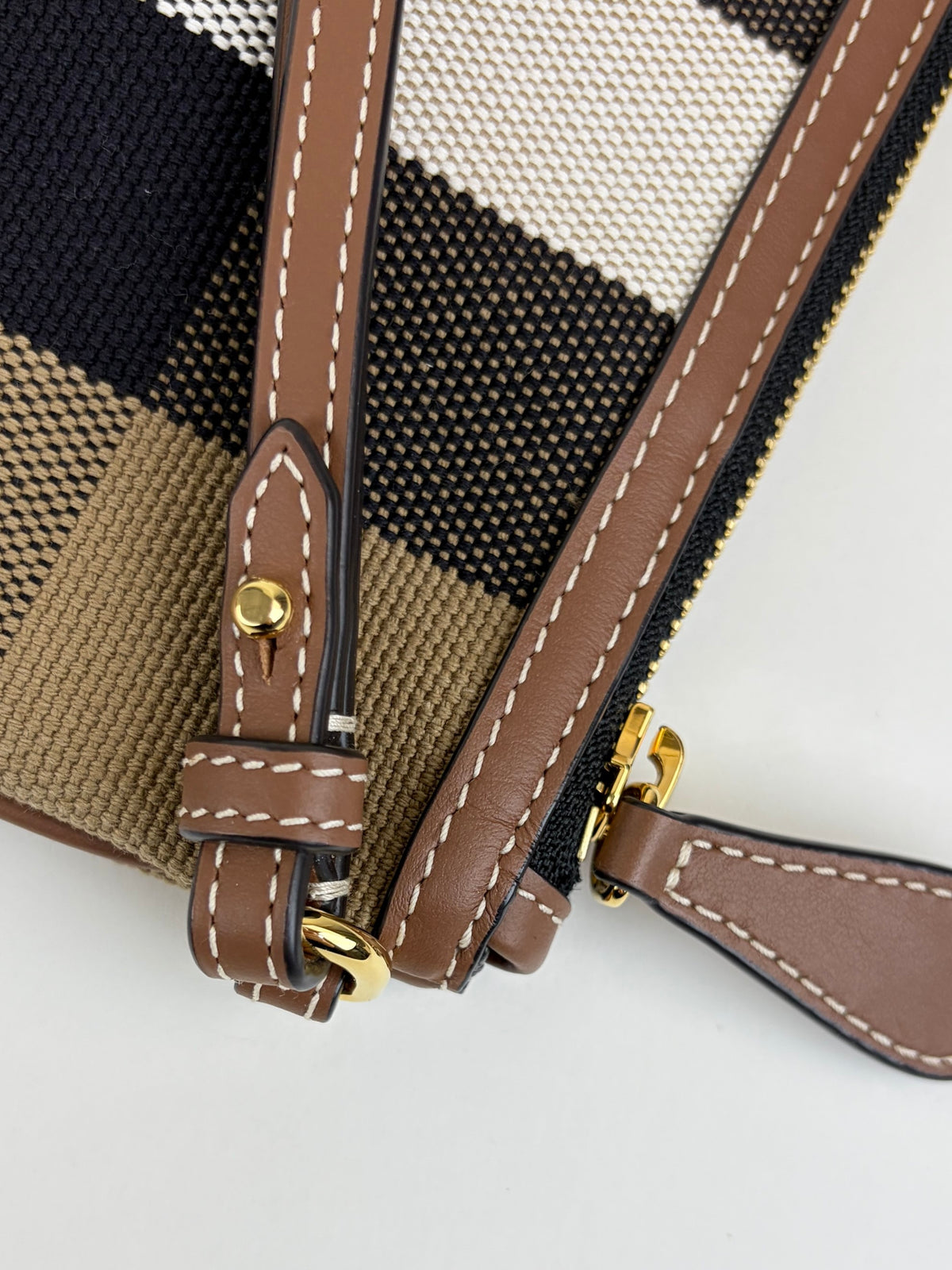 Burberry taupe brown leather/house check canvas new Peyton wristlet pouch