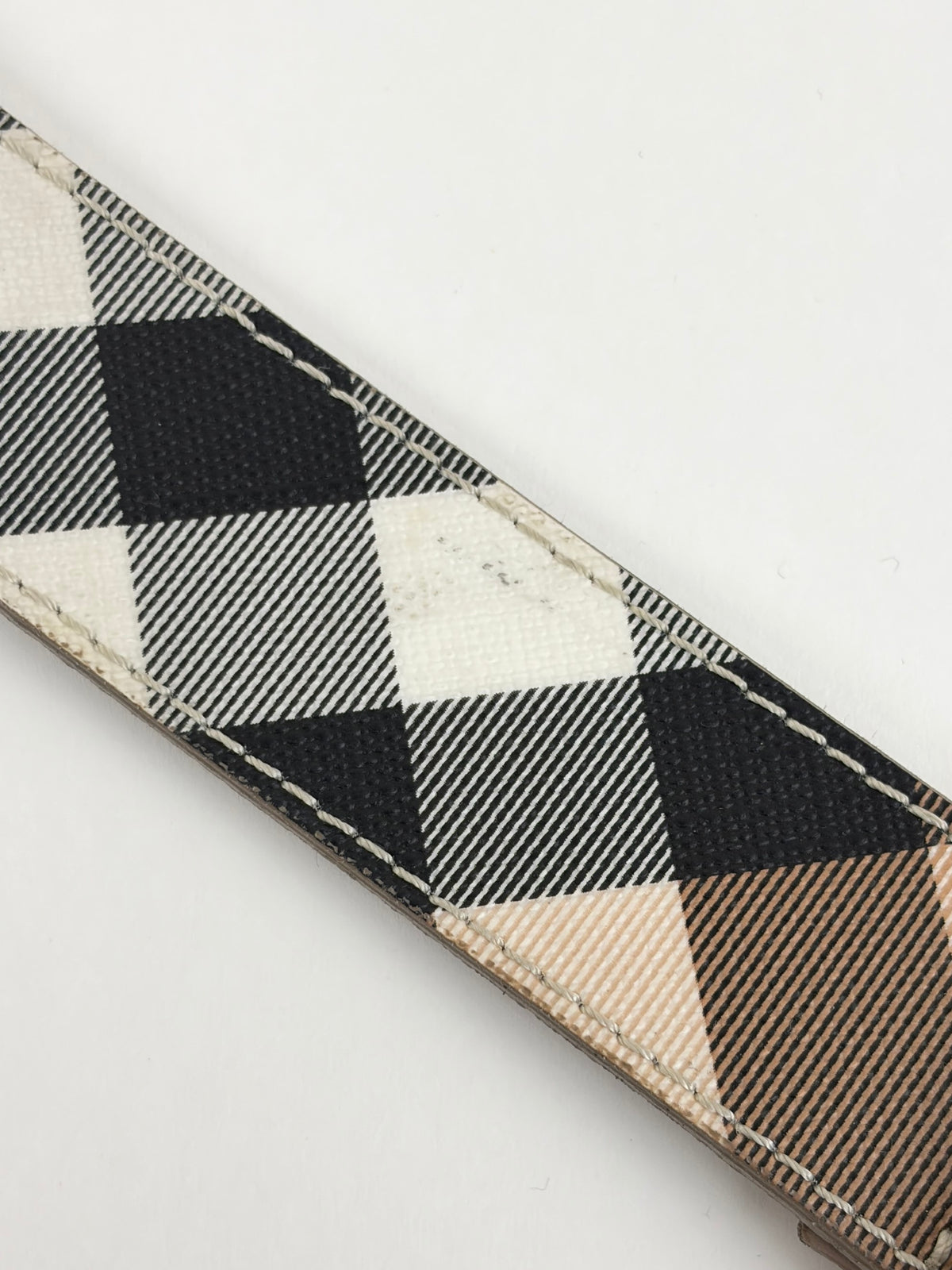 Burberry nova check /black patent leather buckle belt