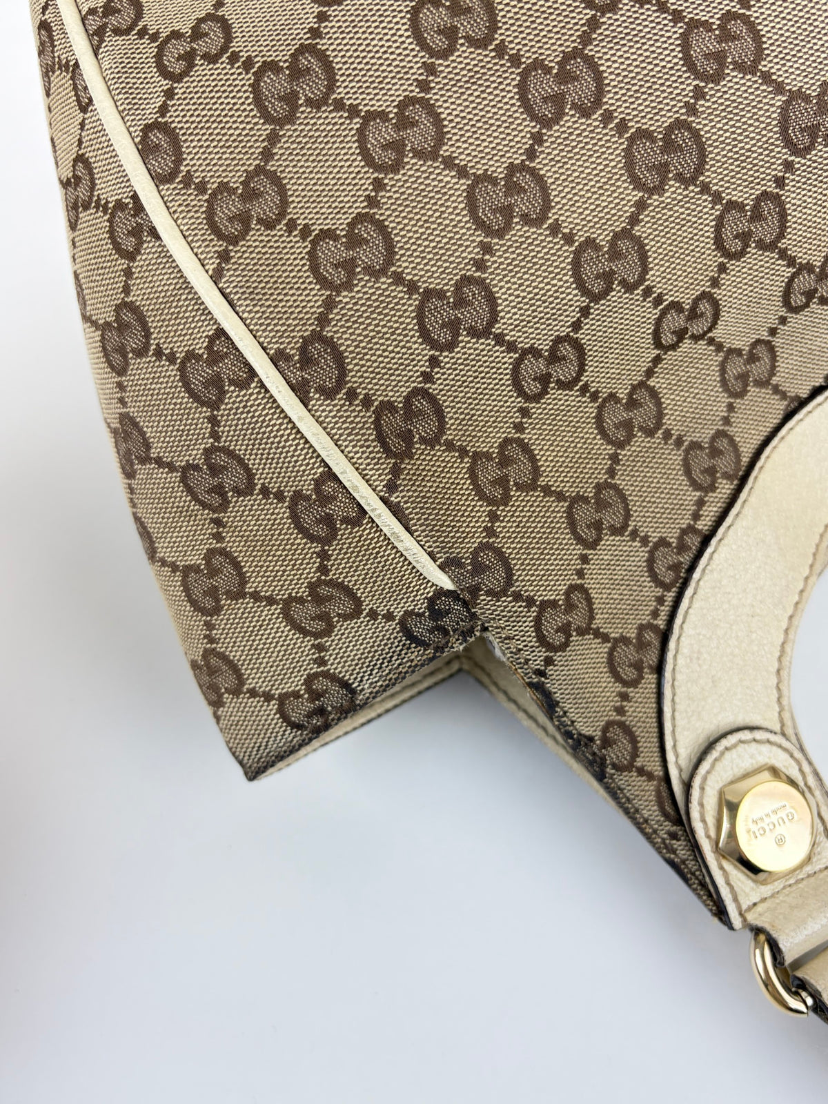 Gucci off white leather and gg monogram canvas Charmy medium