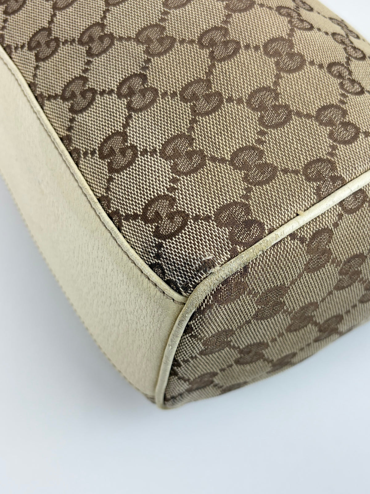 Gucci off white leather and gg monogram canvas Charmy medium