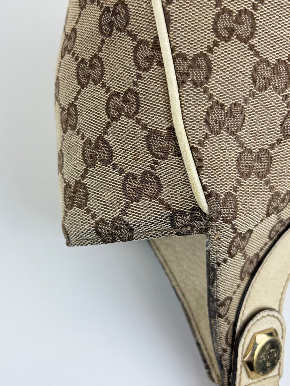 Gucci off white leather and gg monogram canvas Charmy medium