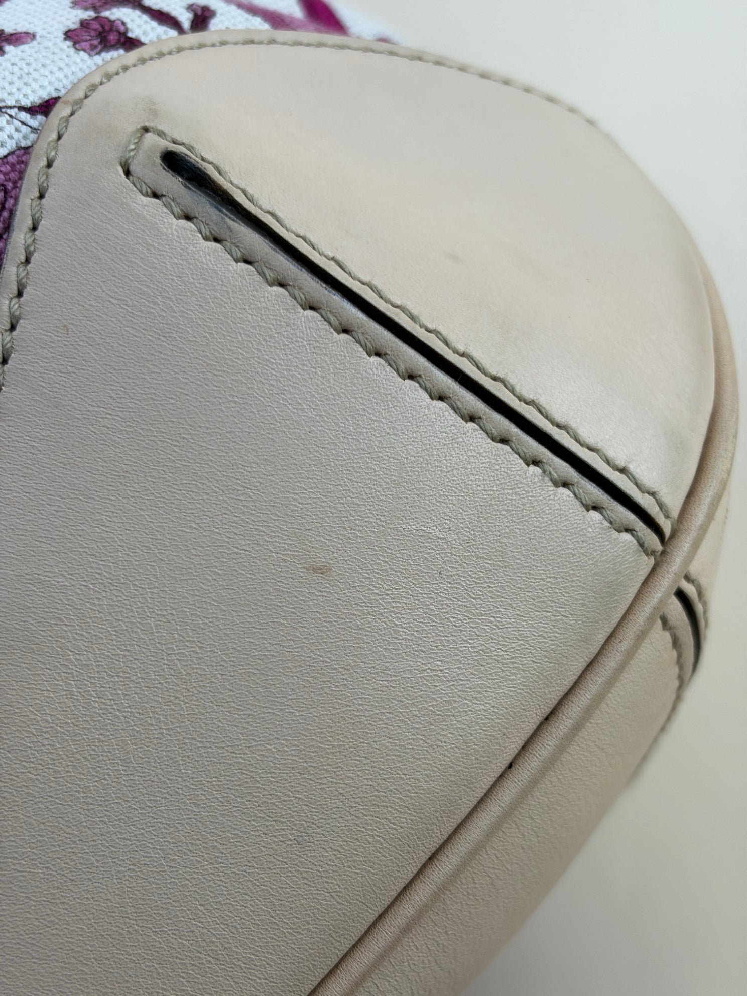 gucci white pink canvas embroidered Peggy bamboo handle bag