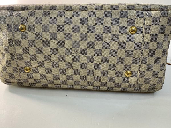 Louis Vuitton Damier Artsy Bag