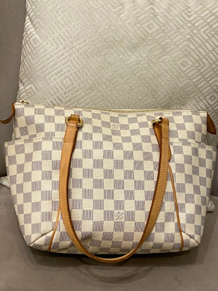 Louis Vuitton Damier Totally MM Bag