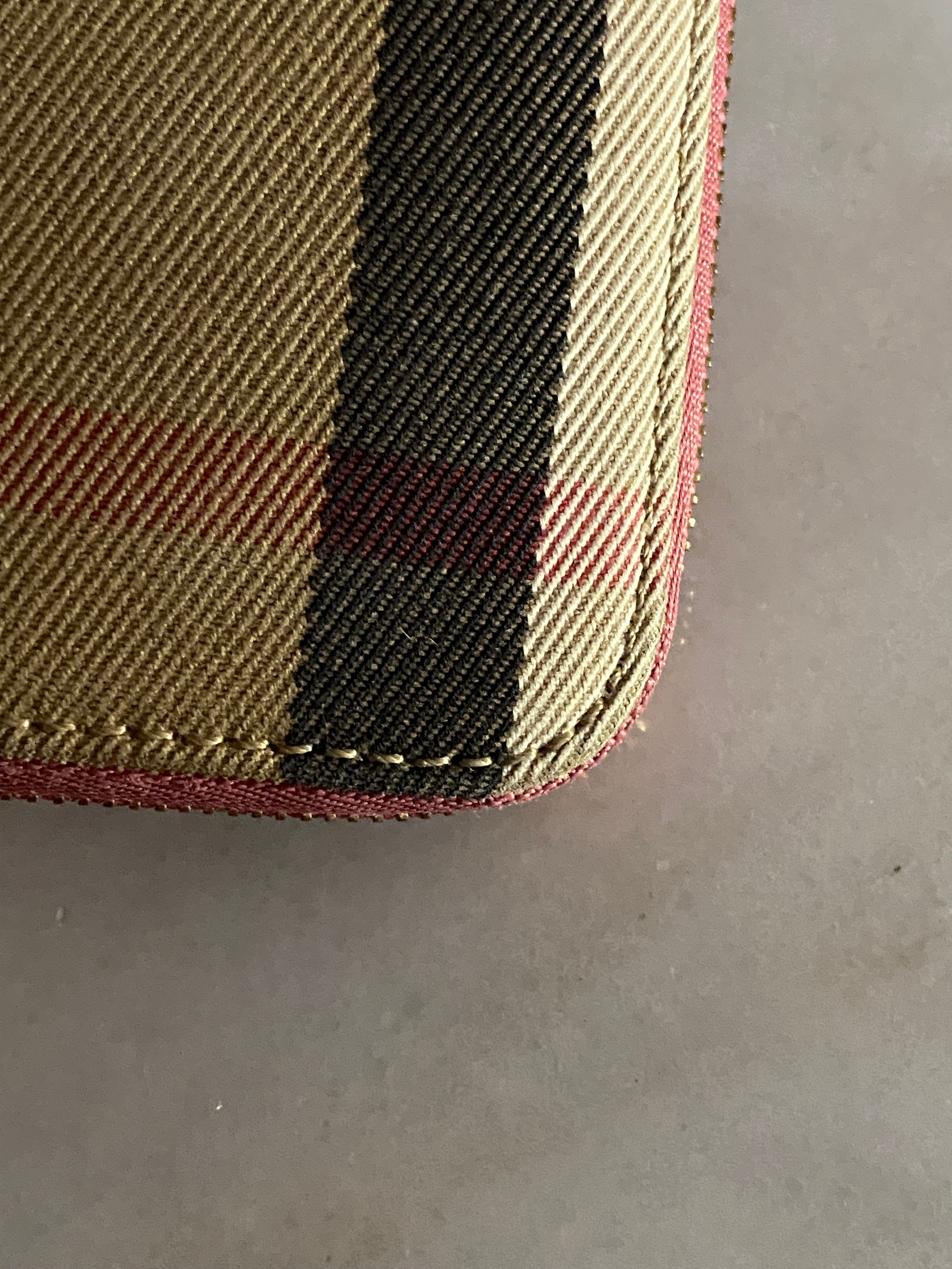 Burberry House Check Pink Zip Long Wallet