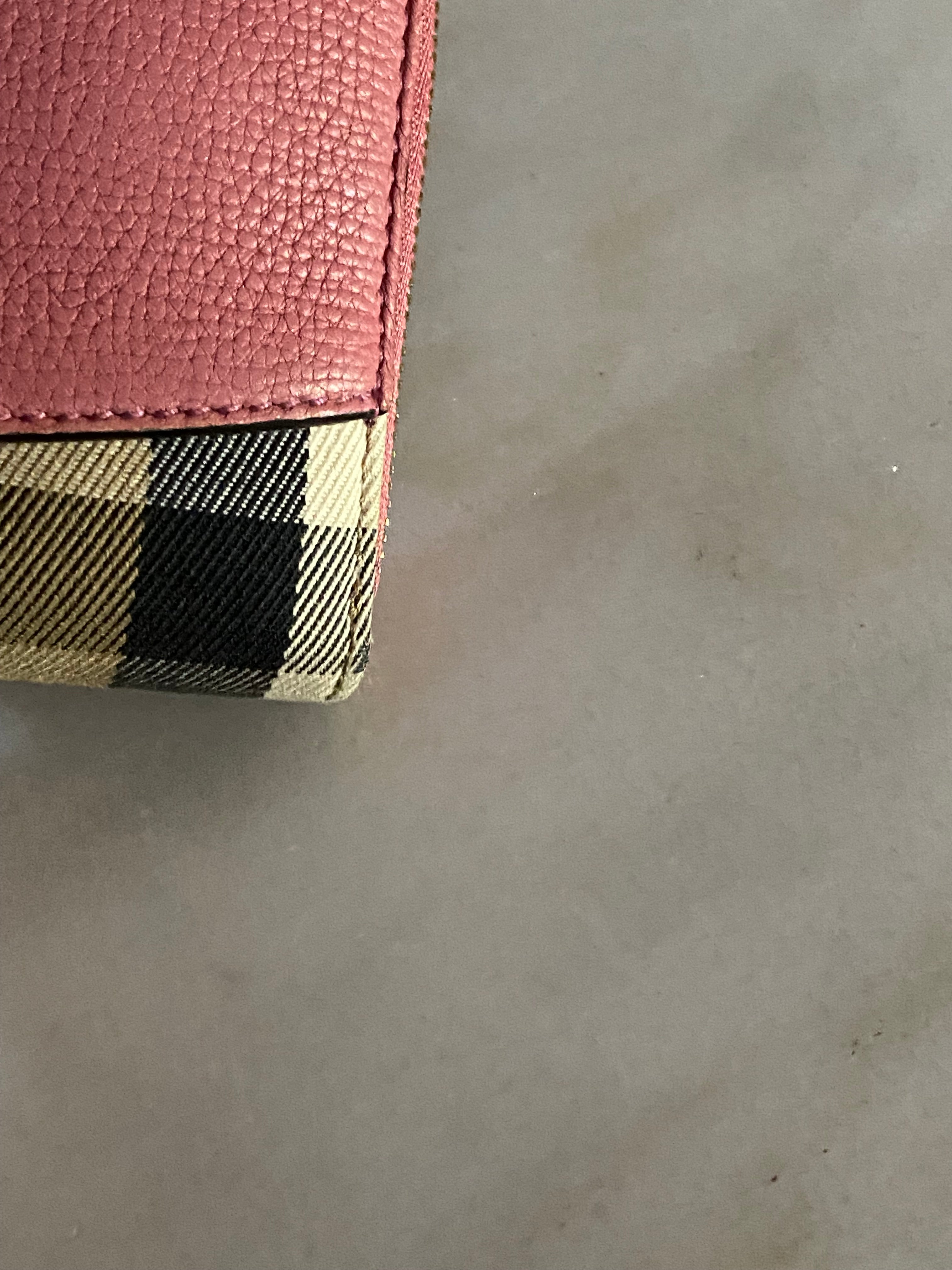 Burberry House Check Pink Zip Long Wallet