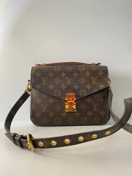 Louis Vuitton Monogram Pochette Metis