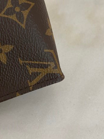 Louis Vuitton Monogram 19 Clutch