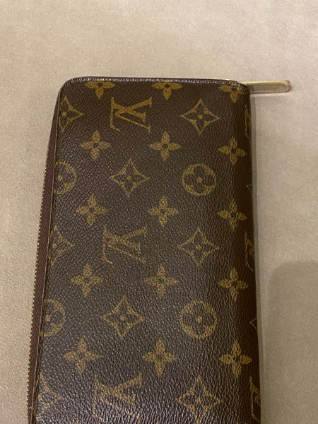 Louis Vuitton Monogram Zippy Organizer Wallet