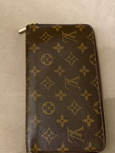 Louis Vuitton Monogram Zippy Organizer Wallet