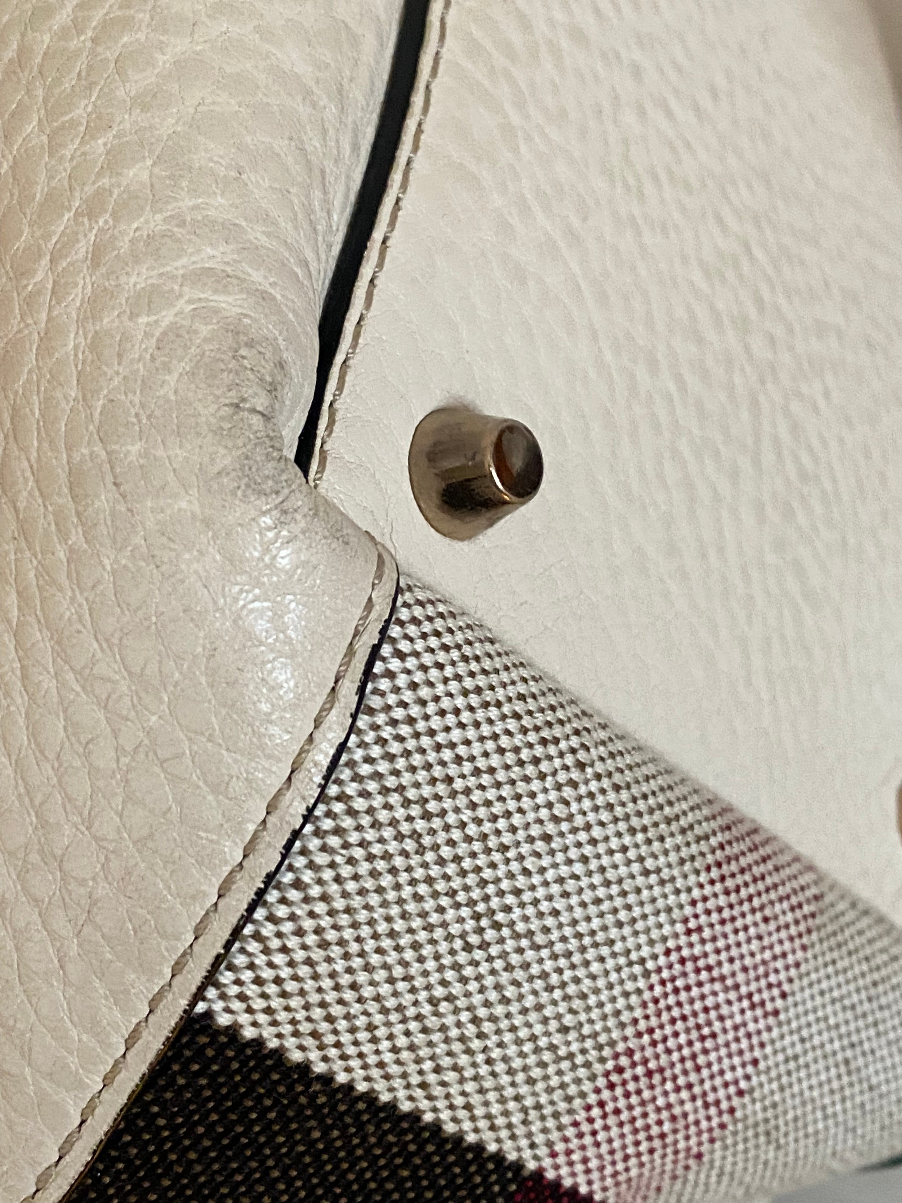 Burberry Off White House Check Brit Maidstone Shoulder Bag