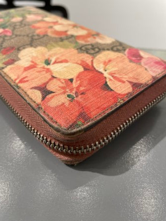 Gucci Ebony GG Floral Wallet