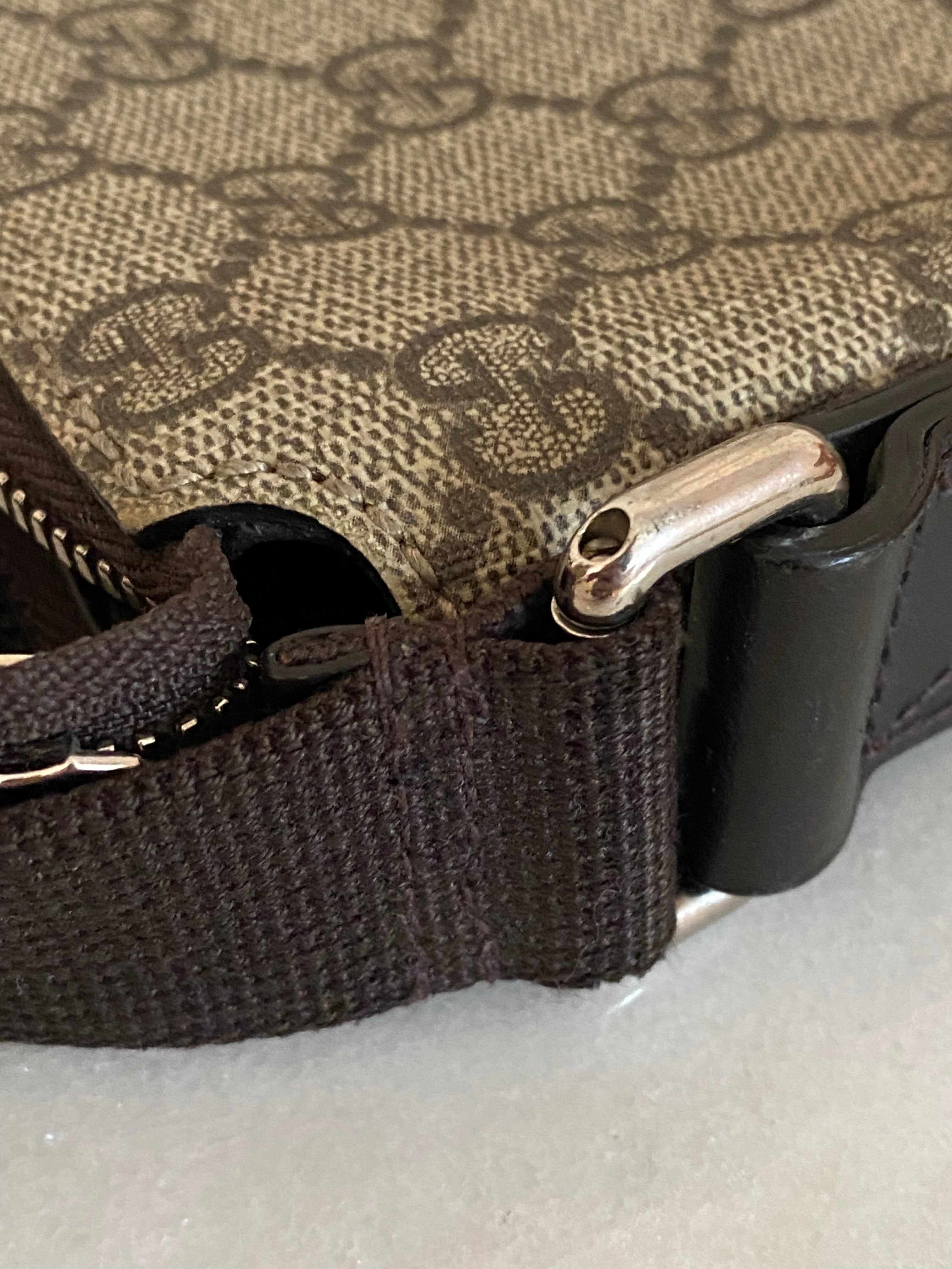 Gucci Bicolor GG Supreme Messenger Bag