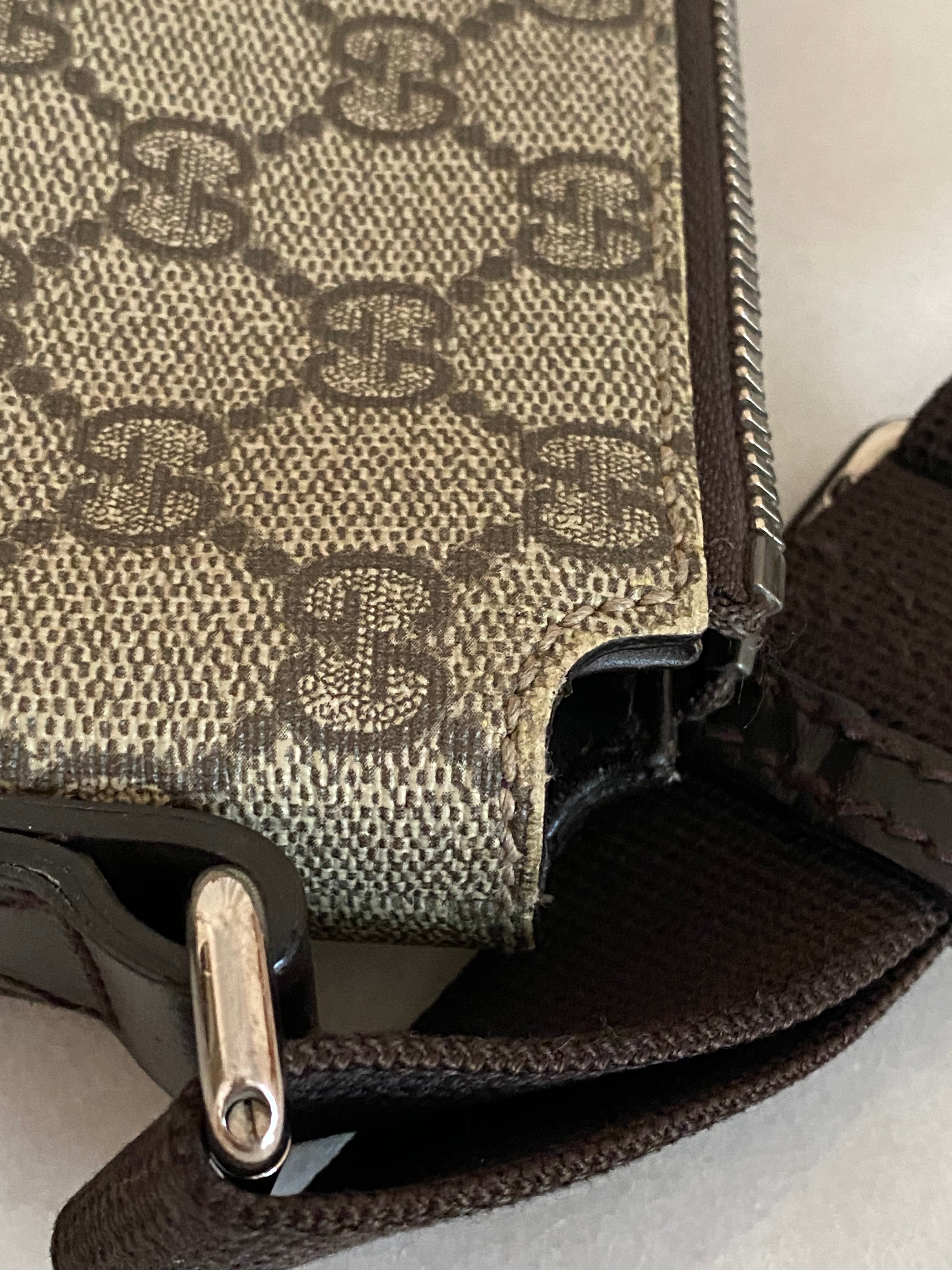 Gucci Bicolor GG Supreme Messenger Bag