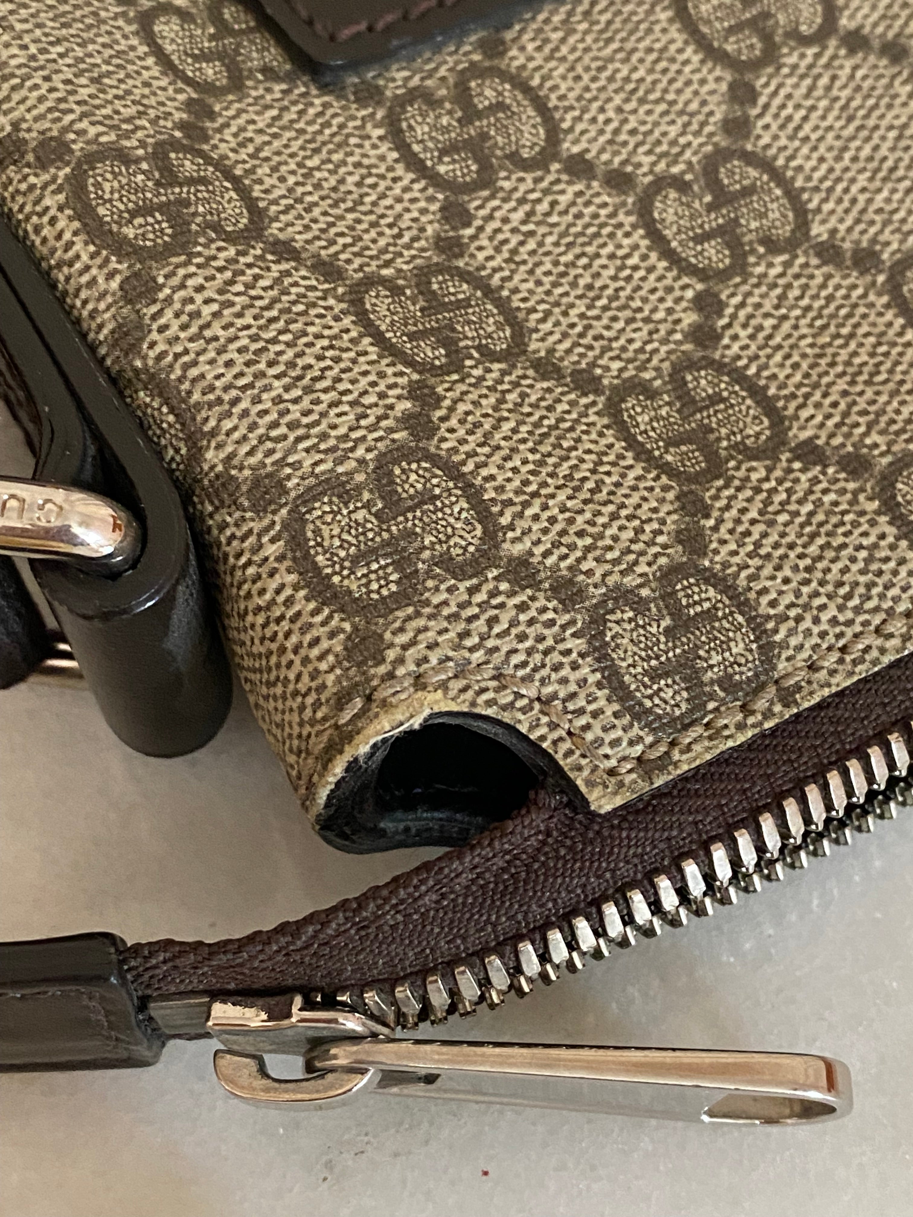 Gucci Bicolor GG Supreme Messenger Bag