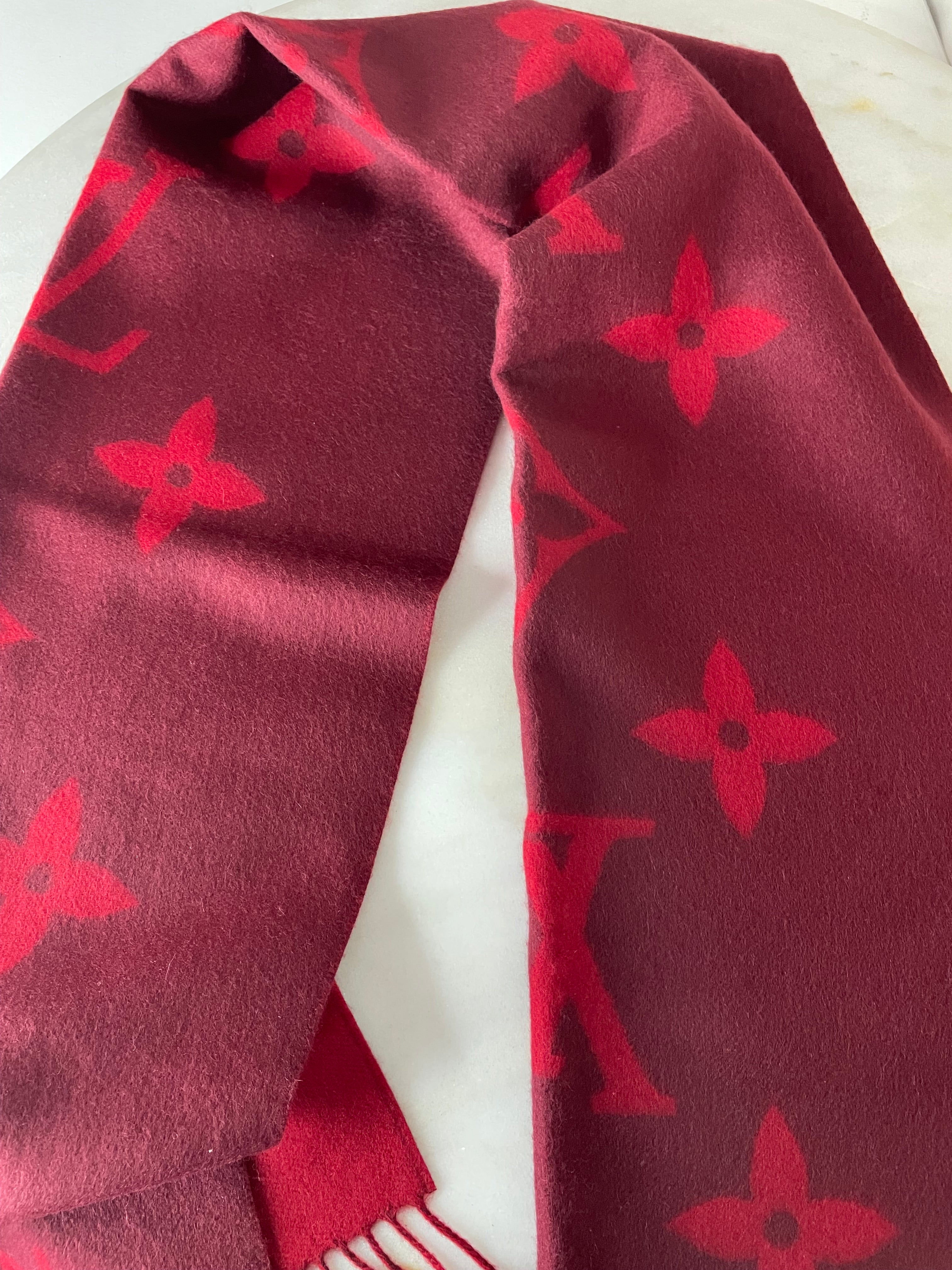 Louis Vuitton Rubis Monogram Reykjavik Scarf