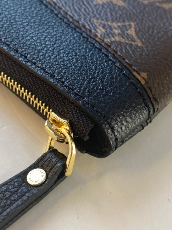 Louis Vuitton Monogram Black Daily Pouch