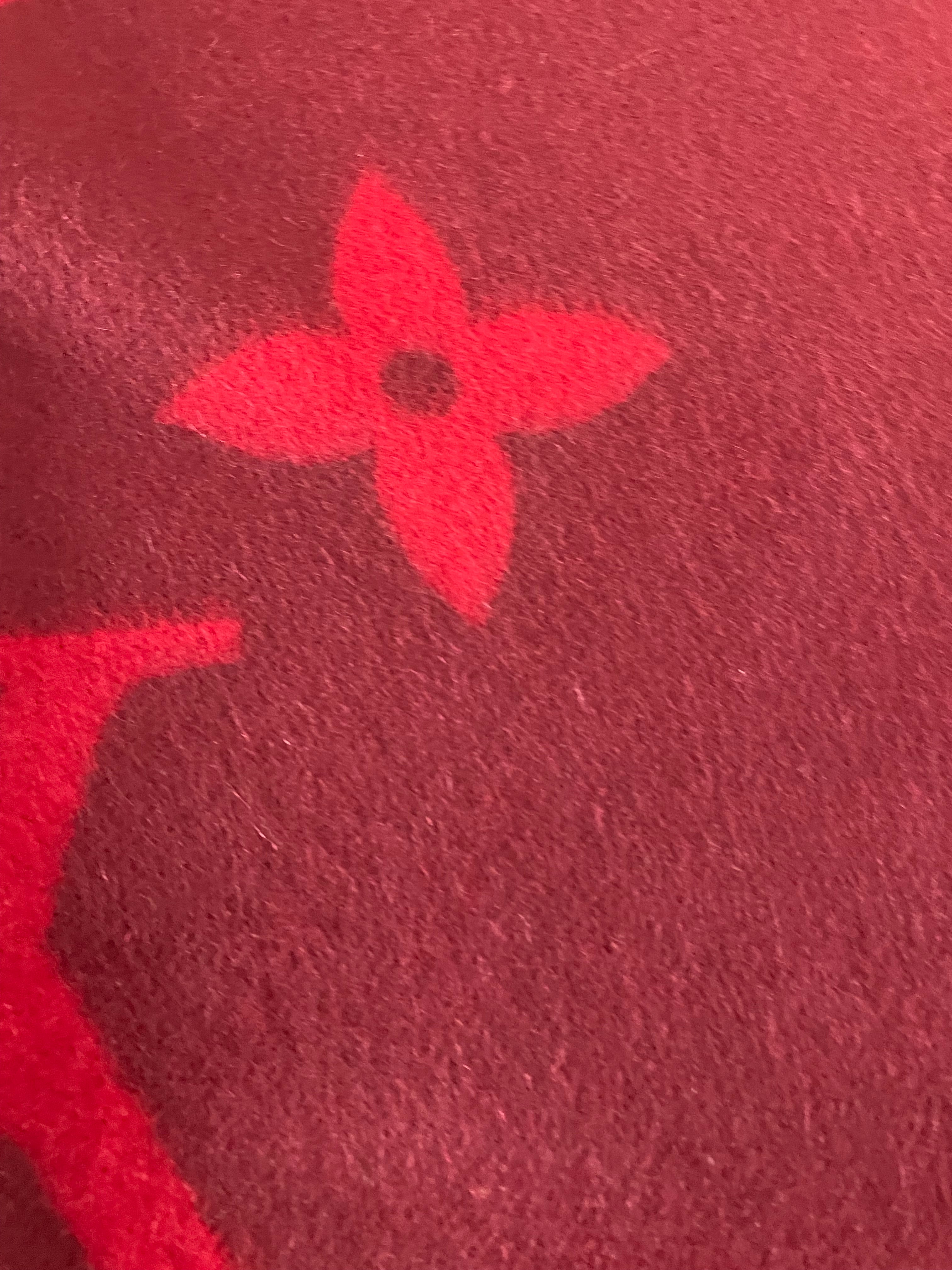 Louis Vuitton Rubis Monogram Reykjavik Scarf