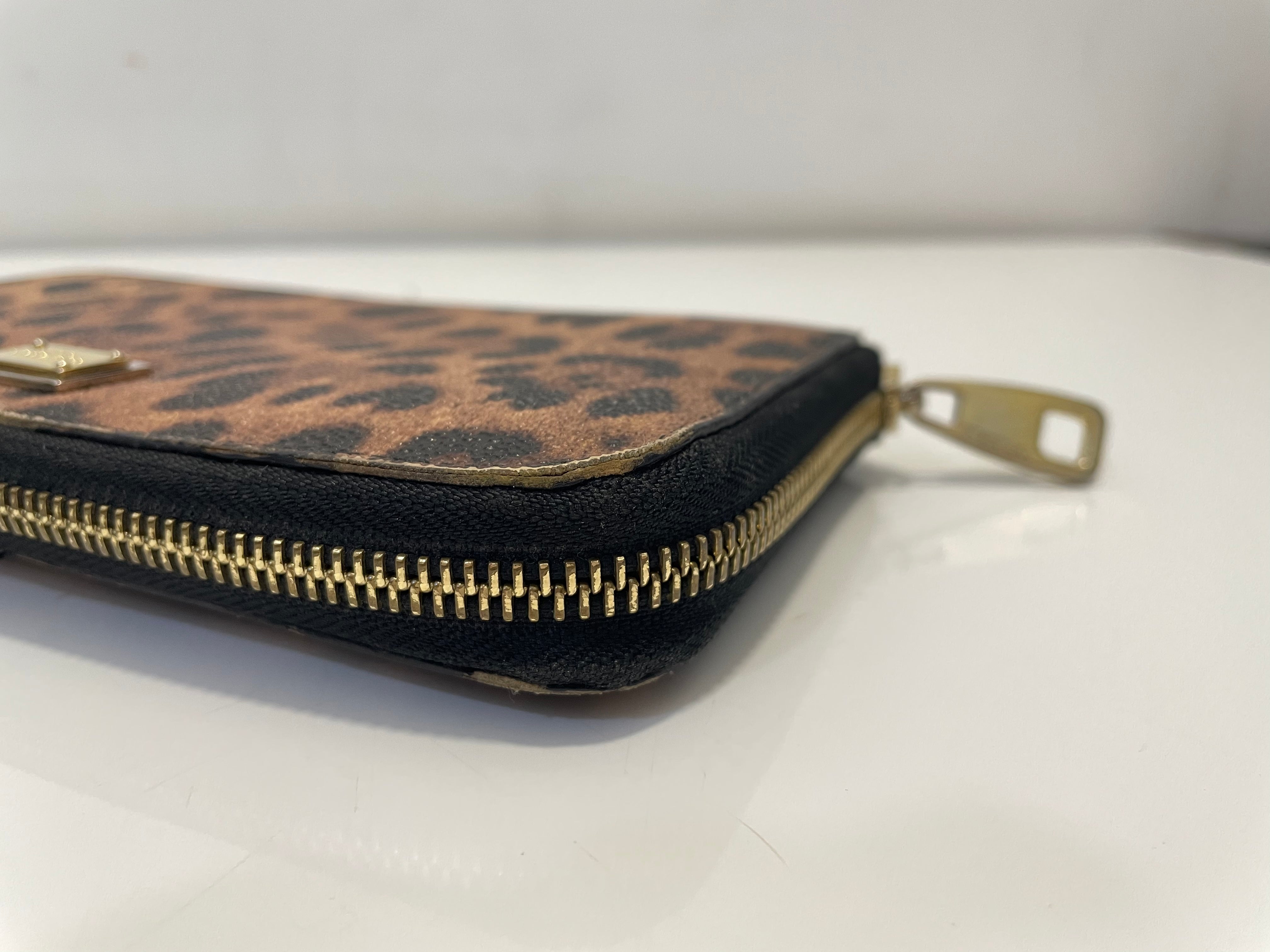 Dolce & Gabbana Leopard Long Zipper Wallet