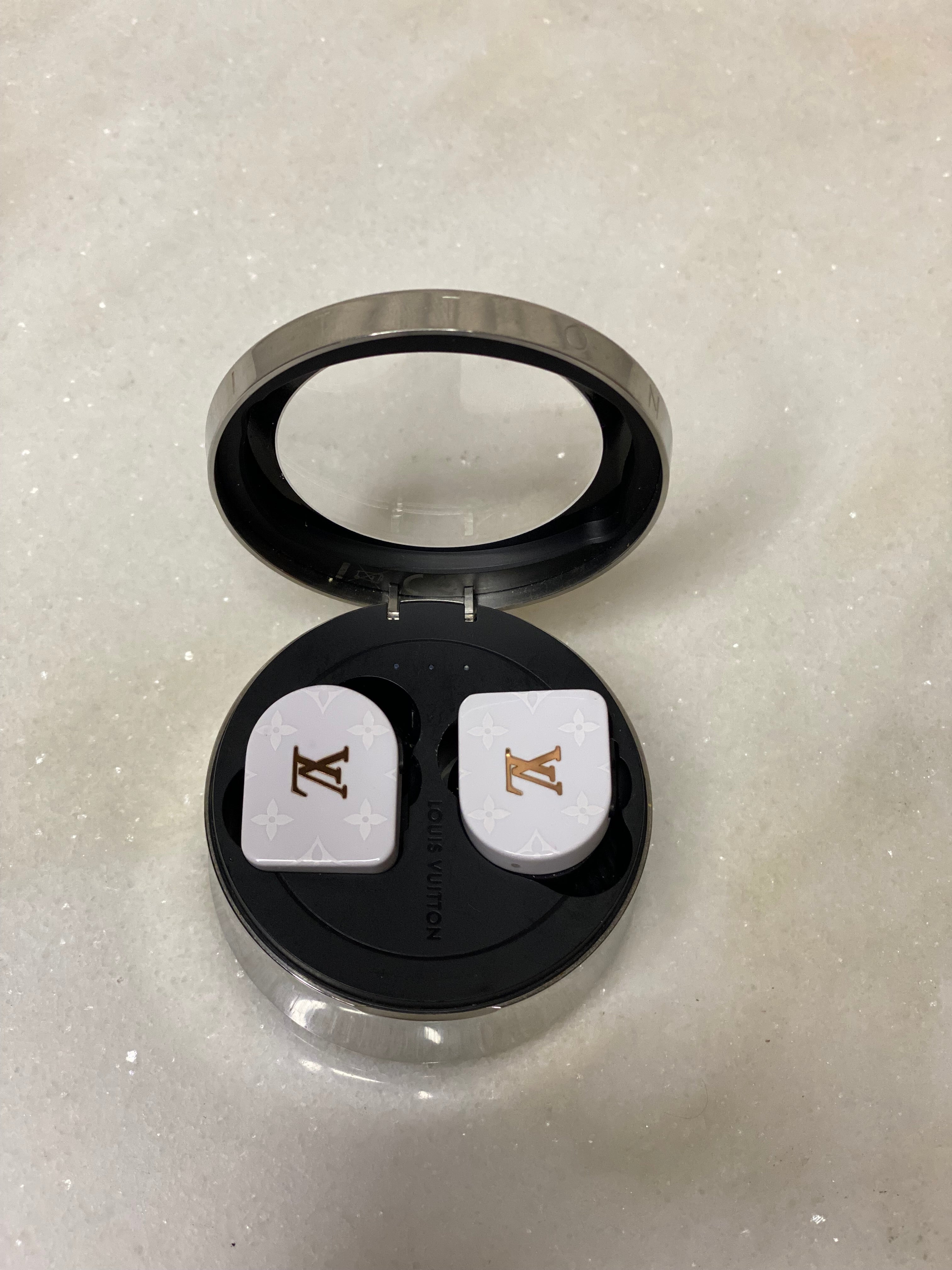 Louis Vuitton White Horizon Wireless Earphone