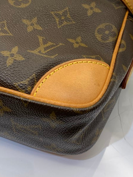 Louis Vuitton Monogram Trocadero 25 Crossbody Bag