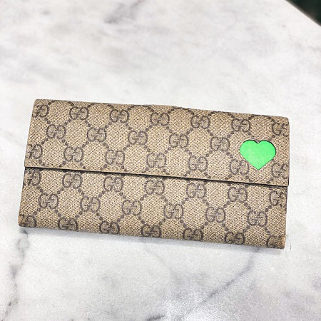 Gucci Bicolor GG Supreme Heart Print Wallet