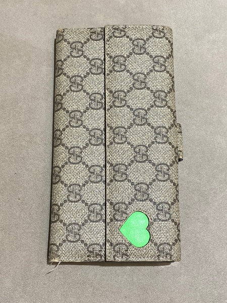 Gucci Bicolor GG Supreme Heart Print Wallet