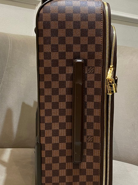 ❤️L V Damier Ebene Rivera duffel bag ❤️This chic travel bag is